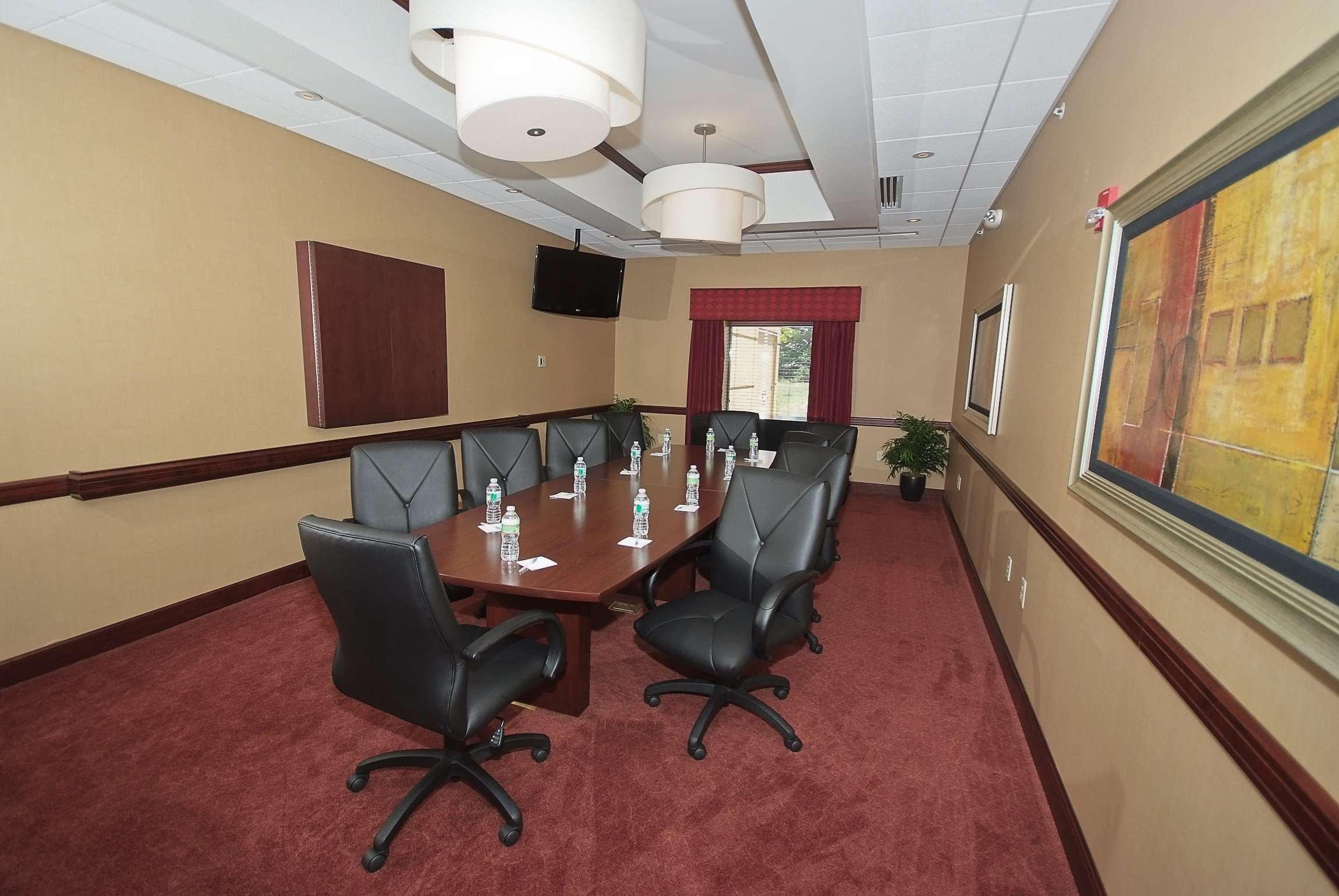 Hampton Inn & Suites Вайнленд Бизнес снимка