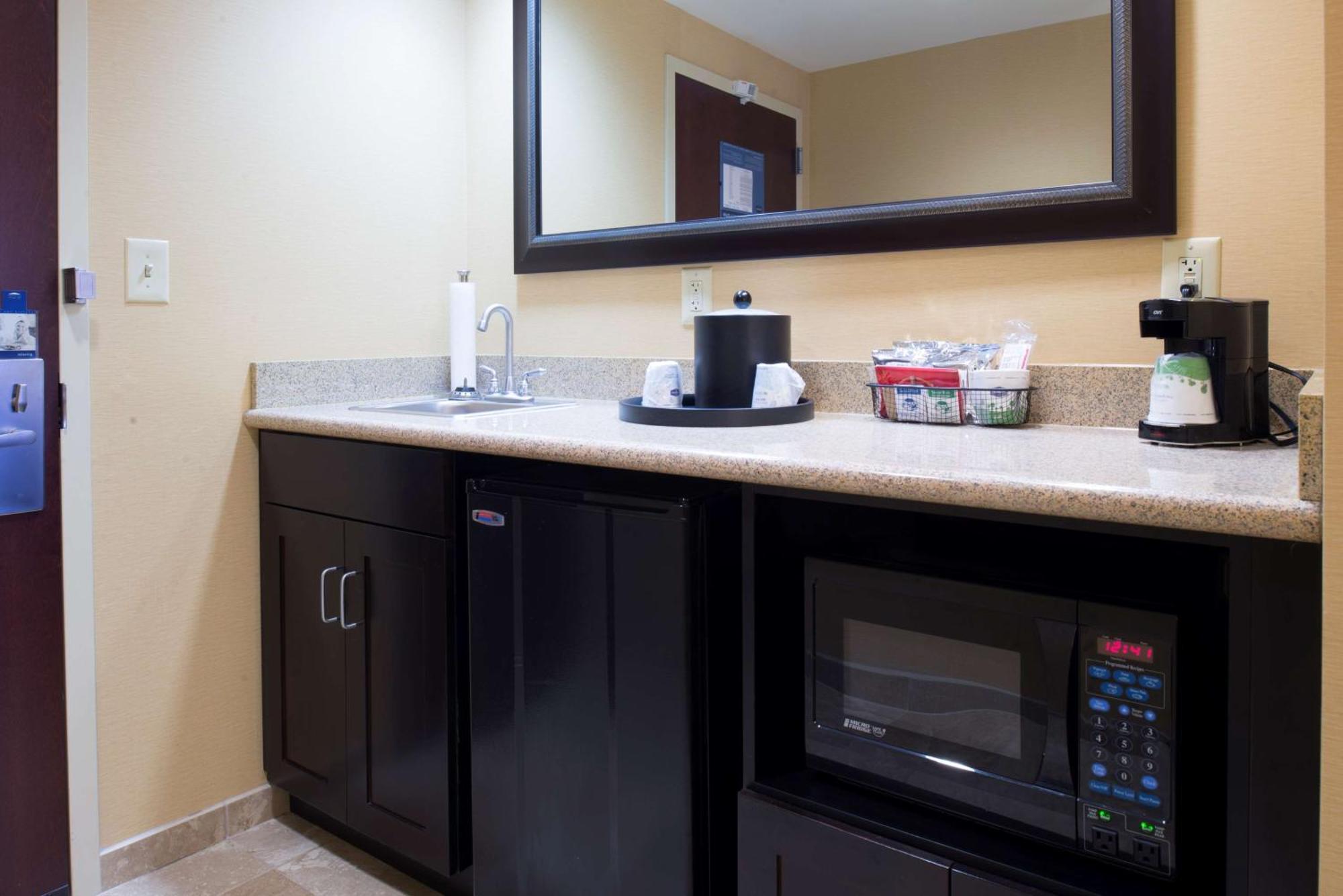 Hampton Inn & Suites Вайнленд Екстериор снимка